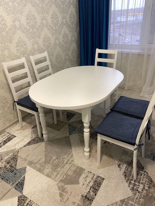 Продаю раздвижной белый стол со скидкой