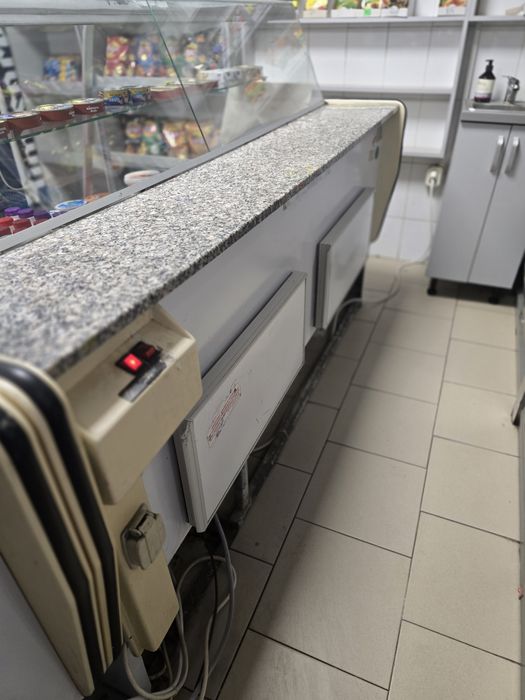 Vând vitrine frigorifice