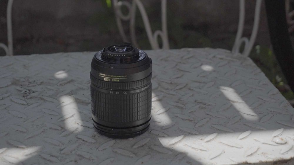 Nikon AF-S 18-135mm f/3.5-5.6G IF-ED DX lens + Nikon SB-600 Speedlight