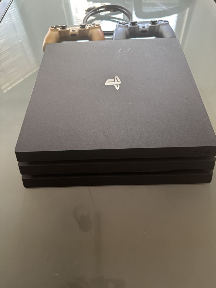 Playstation 4 Pro PS4 Pro Плейстейшън 4 Про + 2 контролера