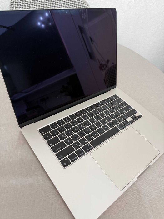 Продается MacBook Air 15 M3 15/512