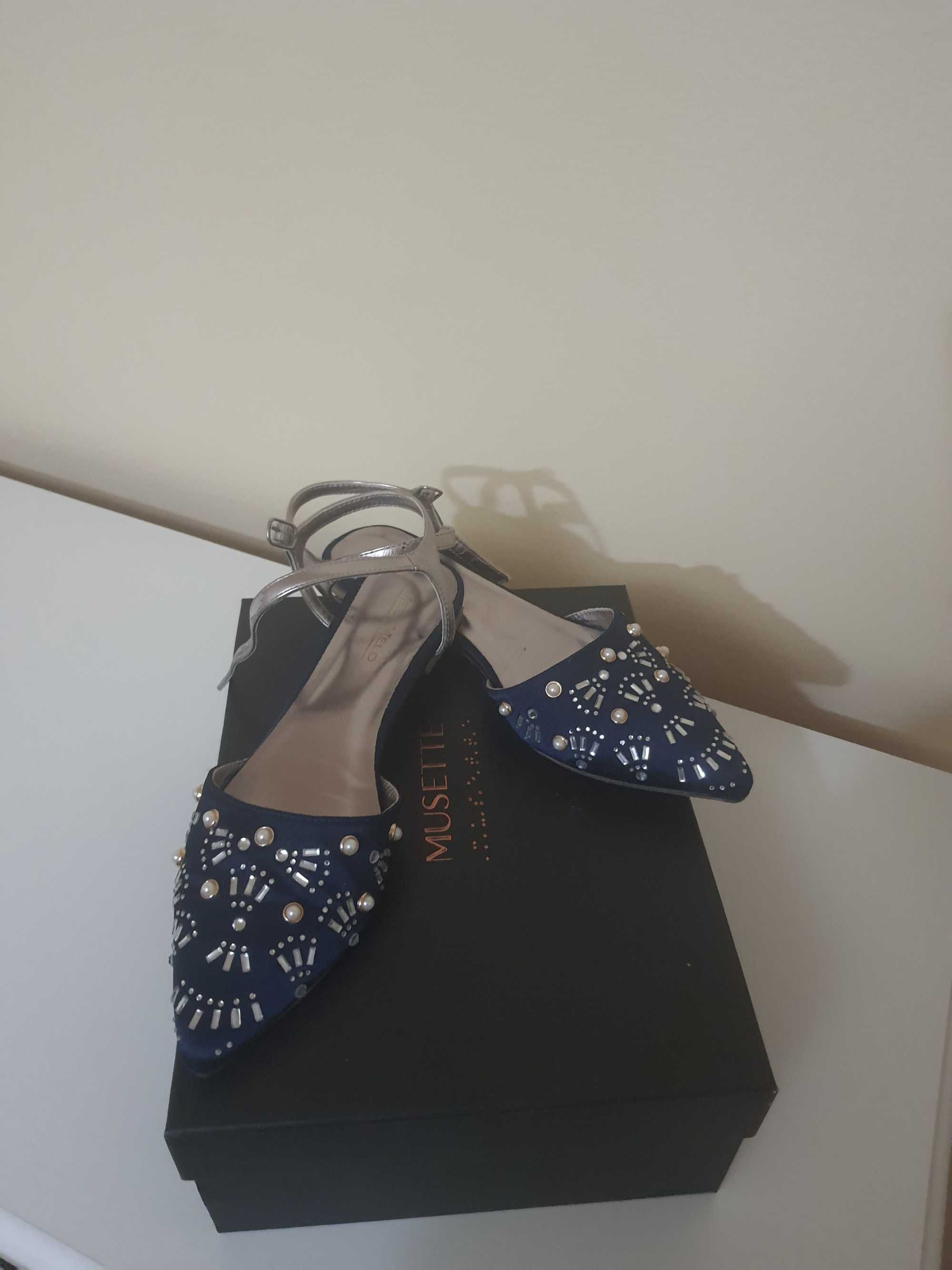 Vand balerini cu bareta din satin cu perle