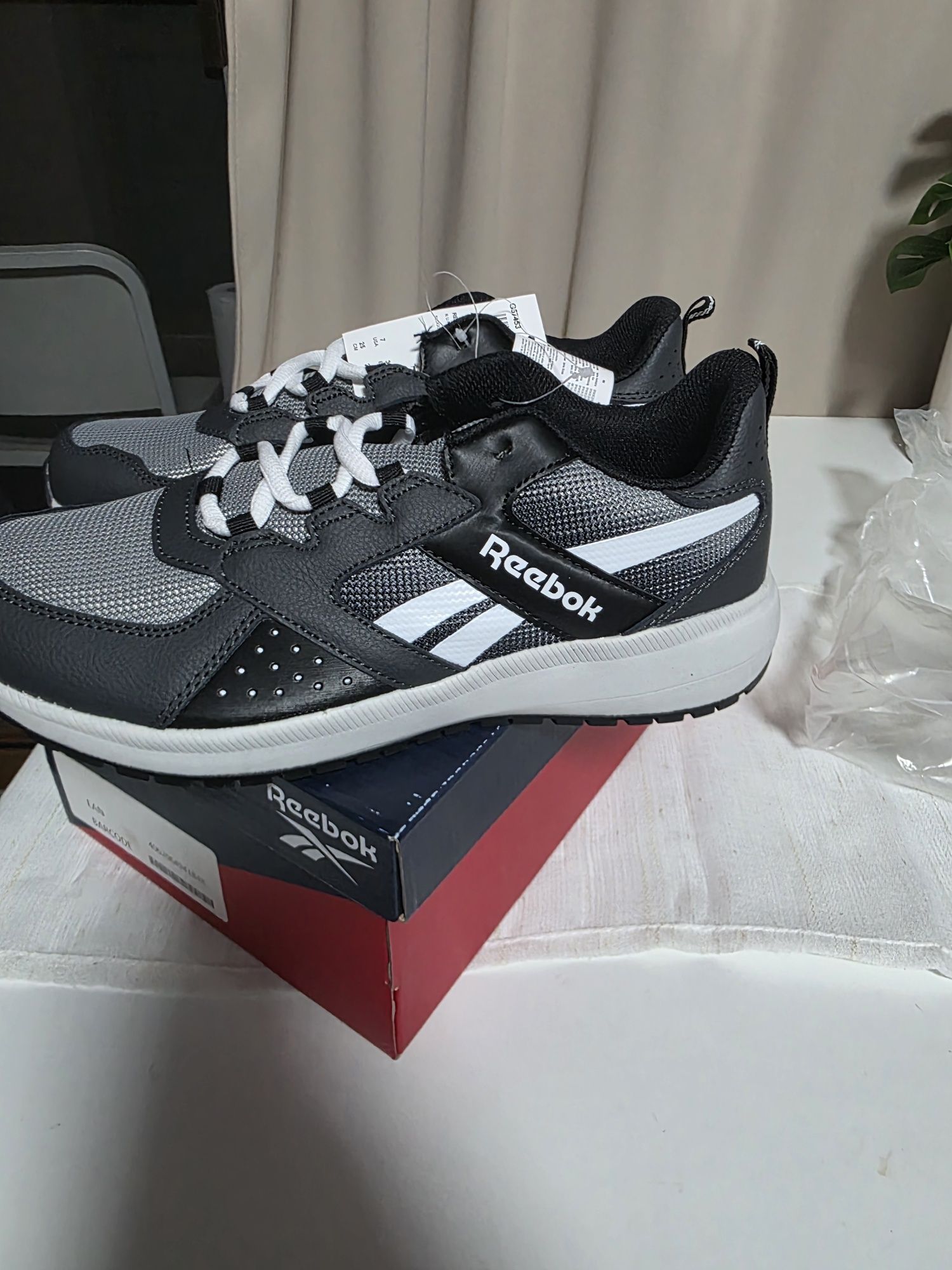 Reebok Road Supreme 2.0
