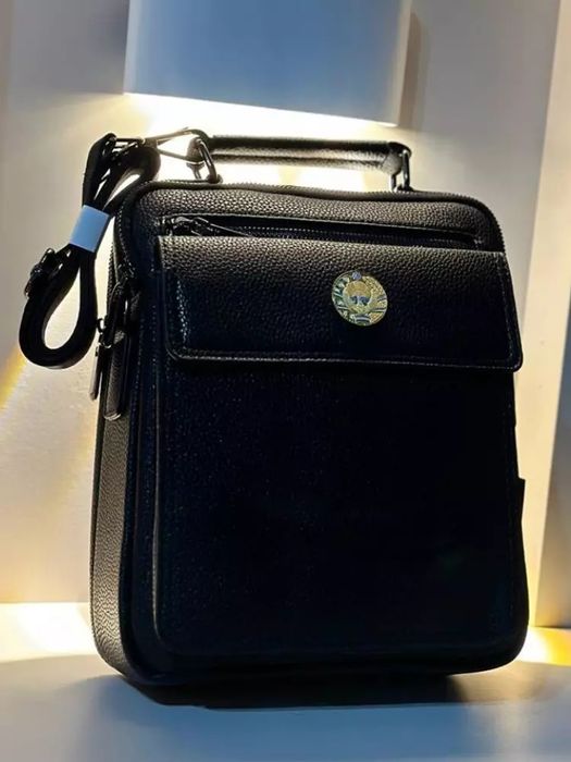 Uzbikiton girbi tushurilgan sumka