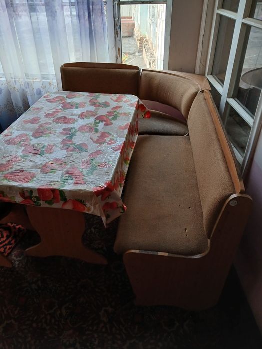 Телевизор, плисос, уголок