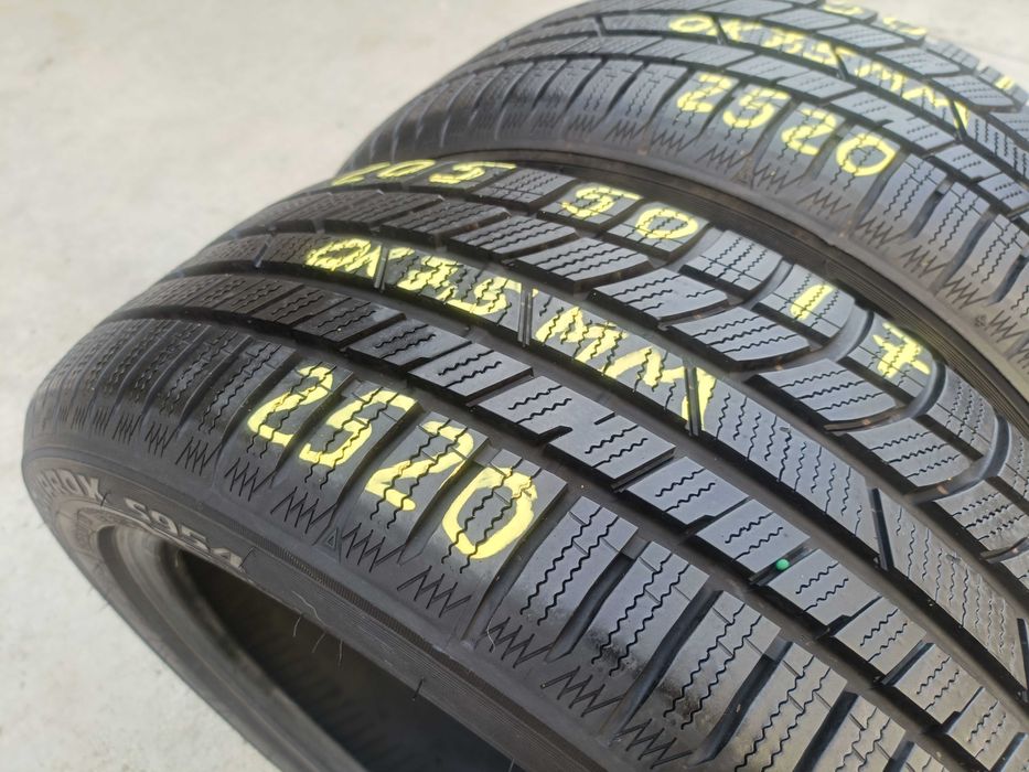 Doua anvelope iarna 205 50 17 toyo snowprox profil de 7,5 mm