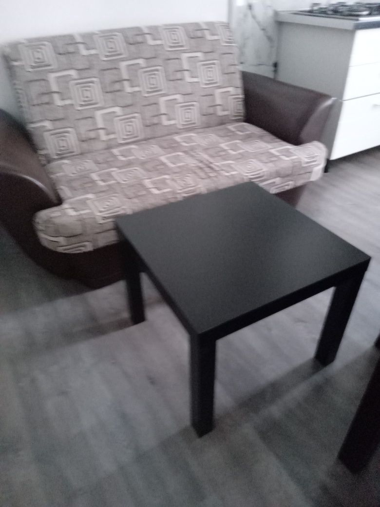 Masa cafea 55cmx55 cm și lampadar stare buna mobilier