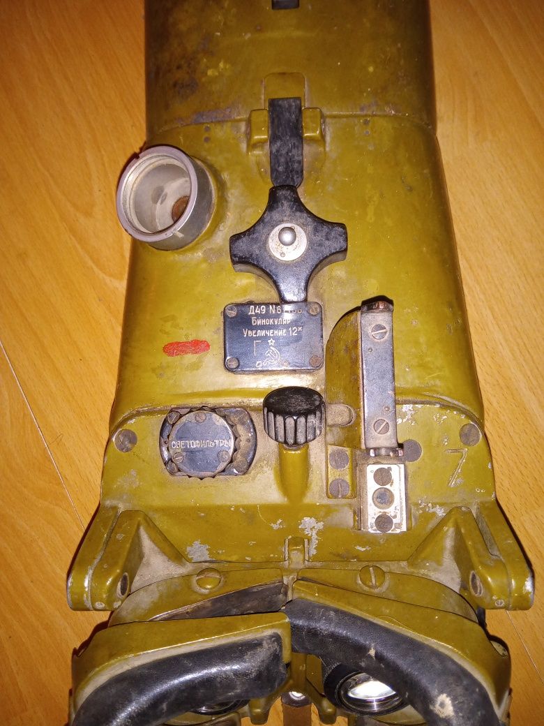 Binocular militar (URSS, anii 60)