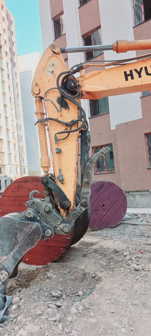Ekskavator Hundai 140W sotiladi. Yili: 2012 Ishlagan vaqti:23000