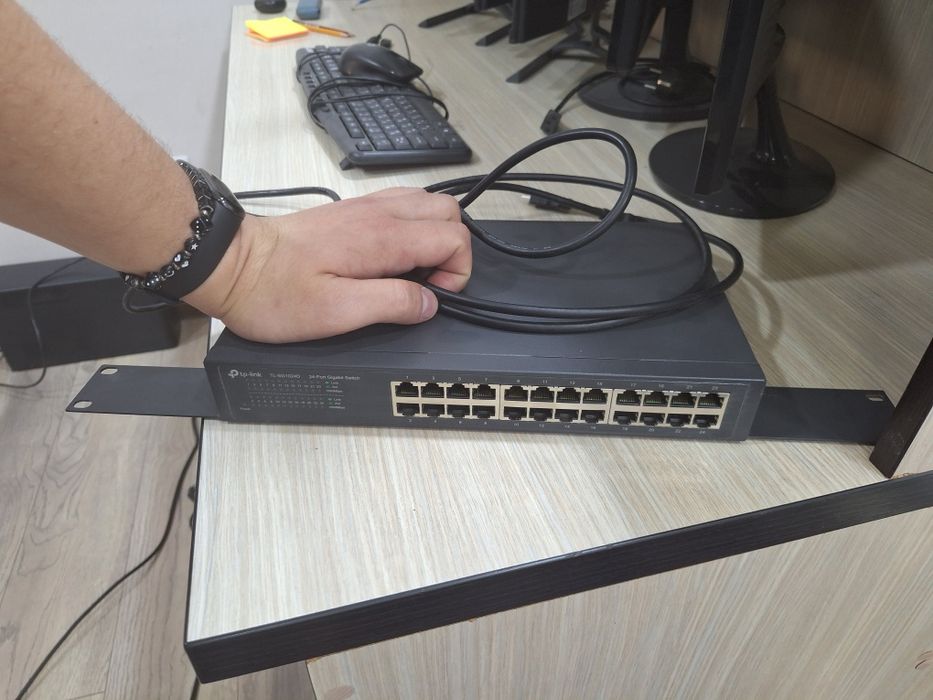 TP-LINK TL-SG1024D 24port