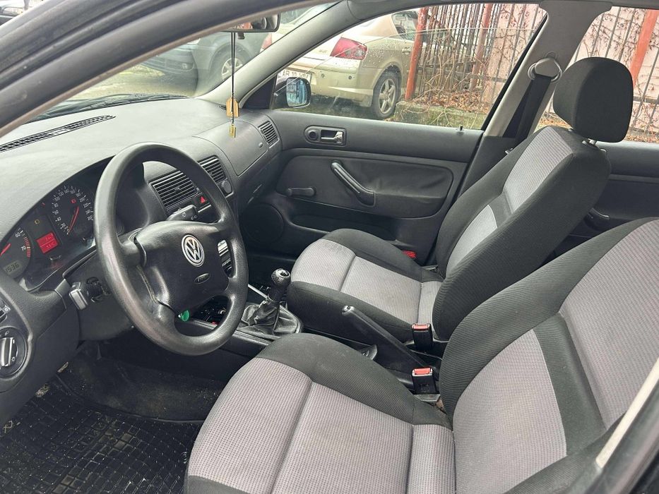 Volkswagen Golf 1.6 benzina 2003