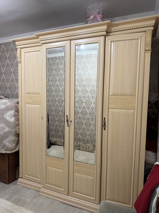 Продам шкаф спальный