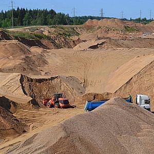 Песок и ПГС с карьера — загрузка на самосвалы