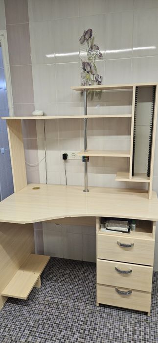 Стол компьютерный