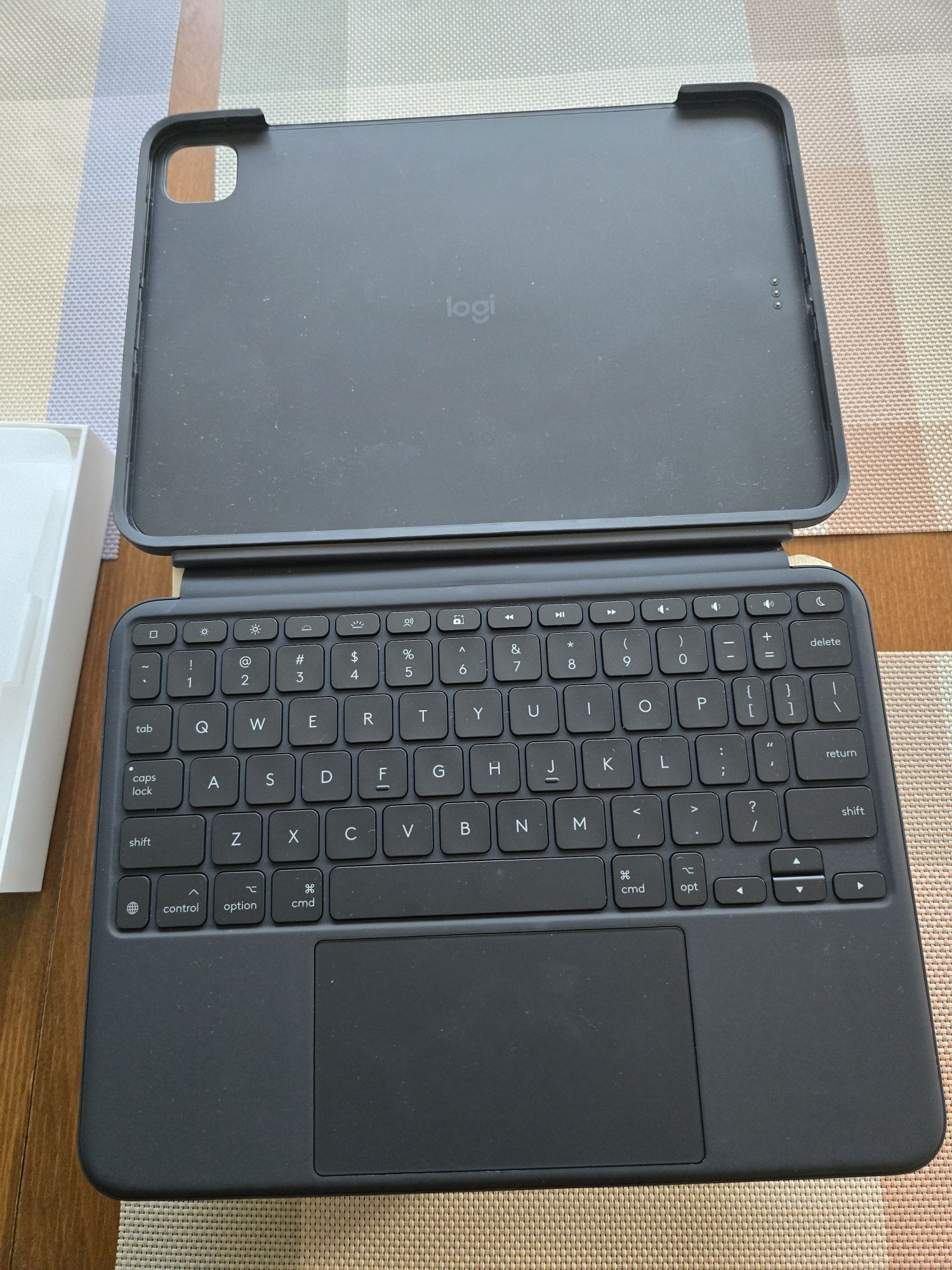 Logitech Combo touch за Ipad 11-inch(M4)