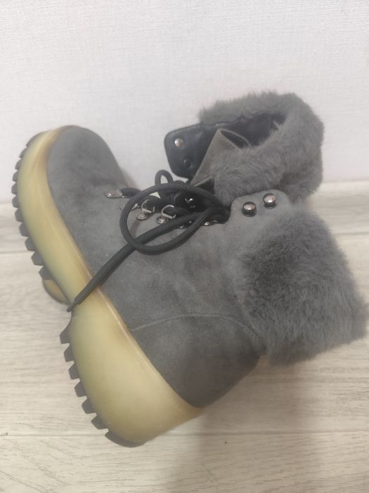 Продам  ботинки.