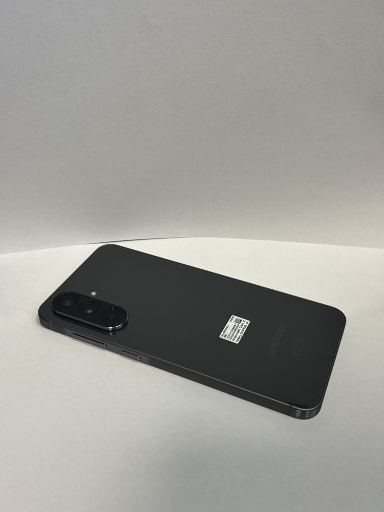 MDM vinde: Samsung A56 5G, 128GB, Awesome Graphite.