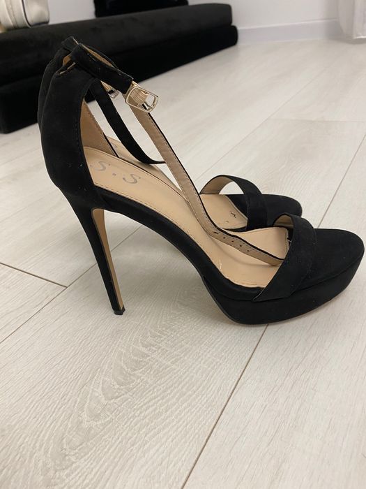 Чисто Нови Обувки с висок ток- велур , 39- номер