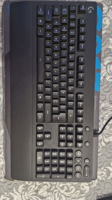 Vand tastatura Logitech G213
