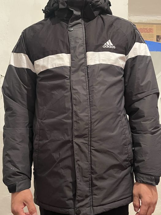 Куртка сатылады адидас состя жаксы  багасы 70000