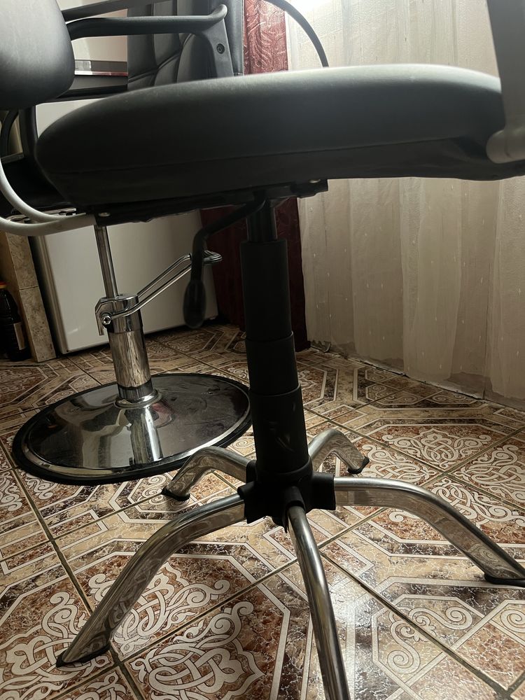 2 бр. Столове
