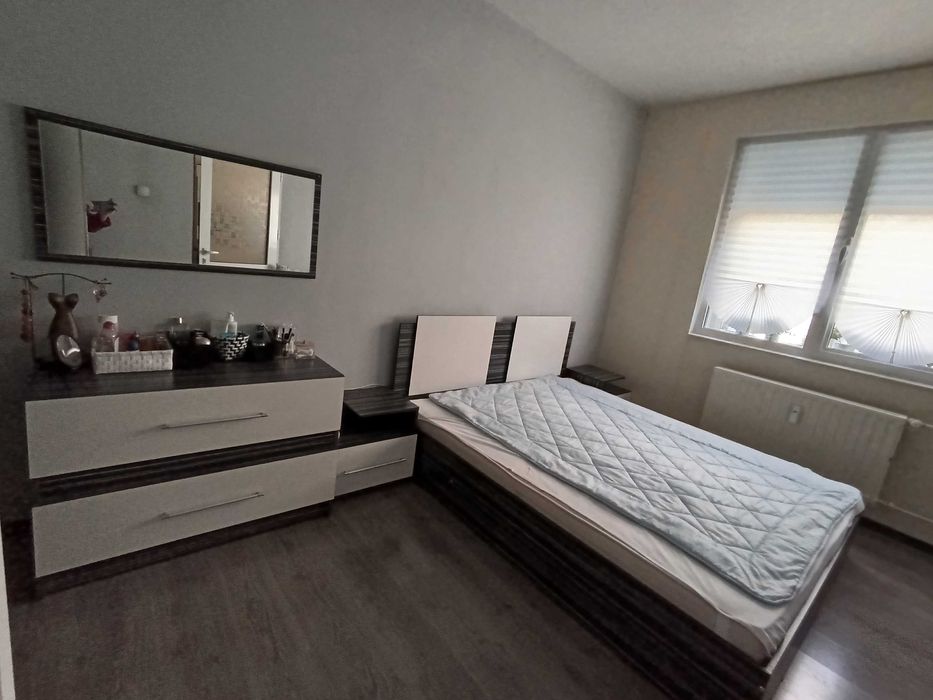 Спалня с Матрак Нани  и нощни шкафчета