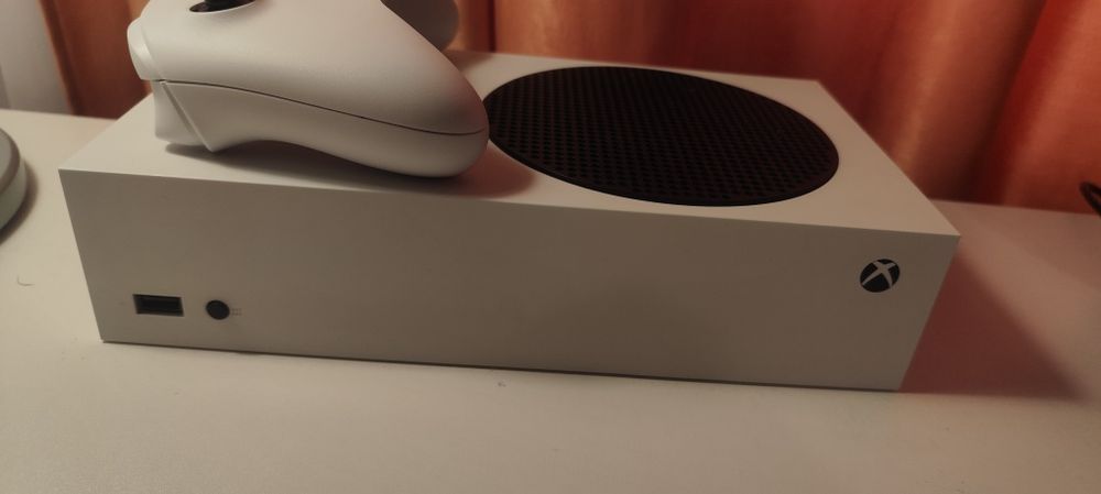 Xbox s конзола - пълен комплект