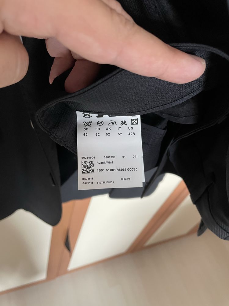 Костюм Hugo Boss черен. Размер 52. Без забележки