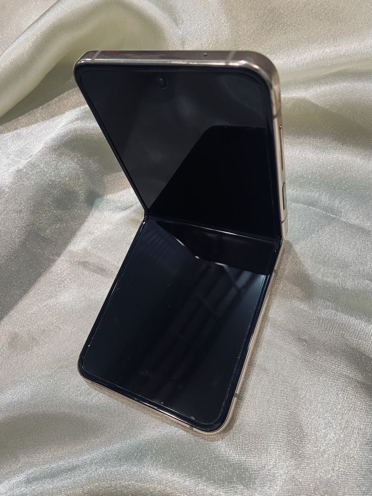 Samsung Galaxy Z Flip 4 [1018 Костанай] лот 345423