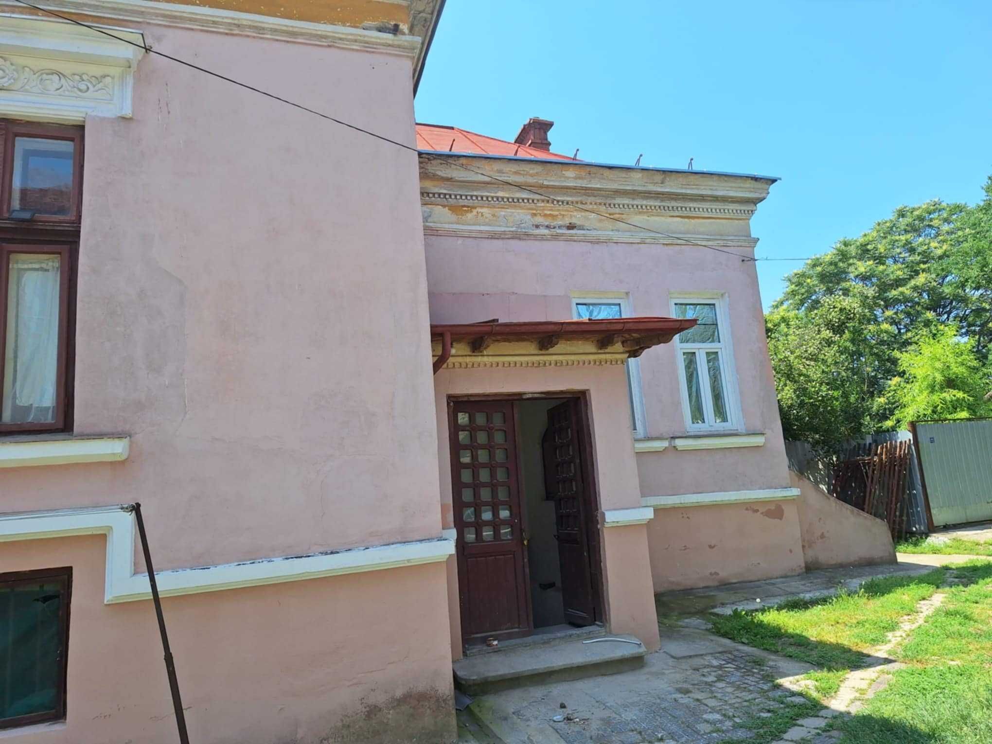 Vand corp de casa (146 mp+230 mp teren), arhitectura deosebita, centru
