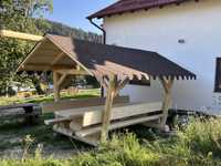 Foisor/masa cu acoperiș din lemn rotund