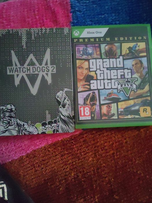 Vând 2 jocuri xbox one