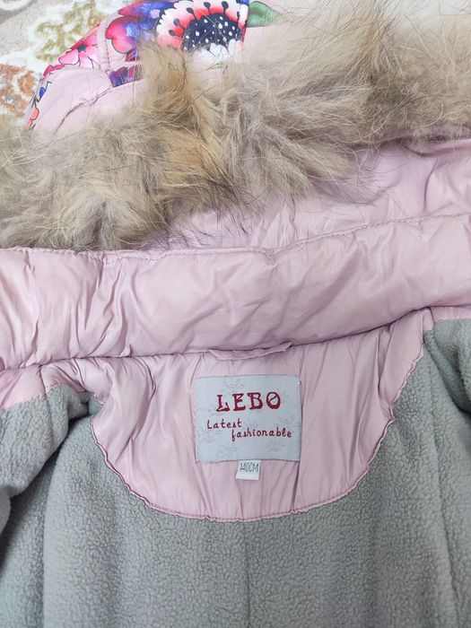 продам куртку для девочек 140 см рост примерно на 7-8 лет