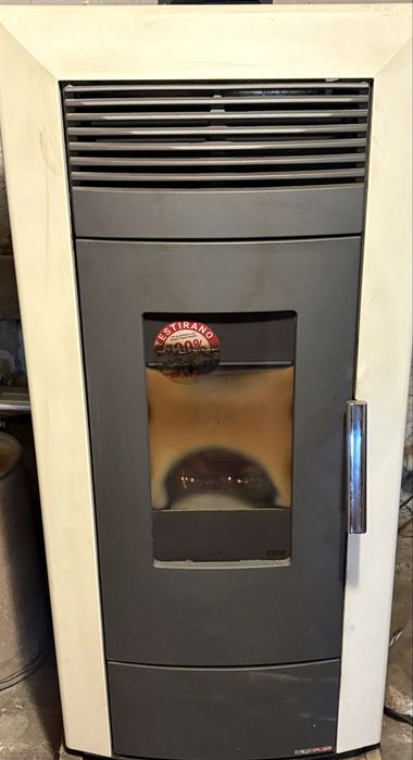 Продавам пелетна камина COMO 21