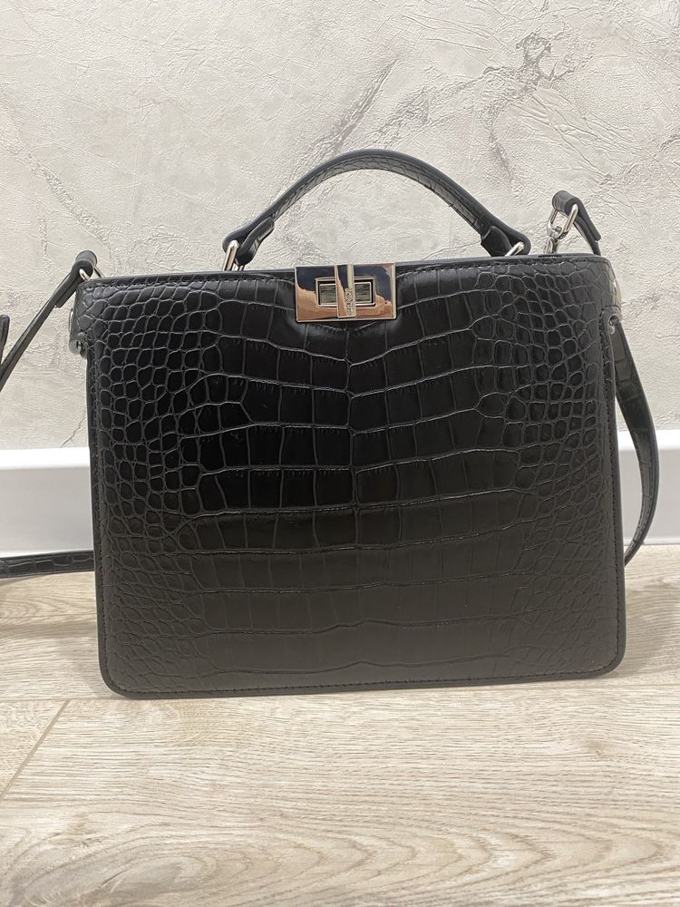 Сумка Fendi PEEKABOO