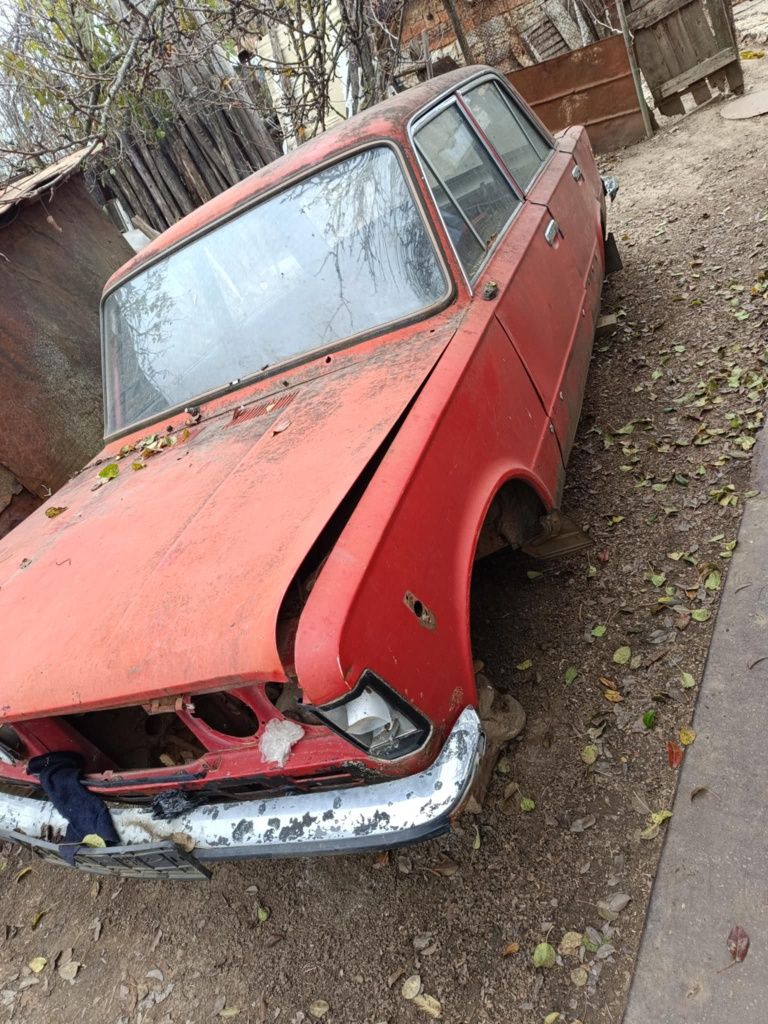 Полски Фиат 125п на части