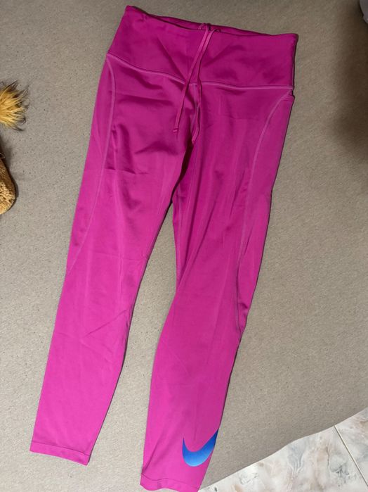 Дамски дрехи найк