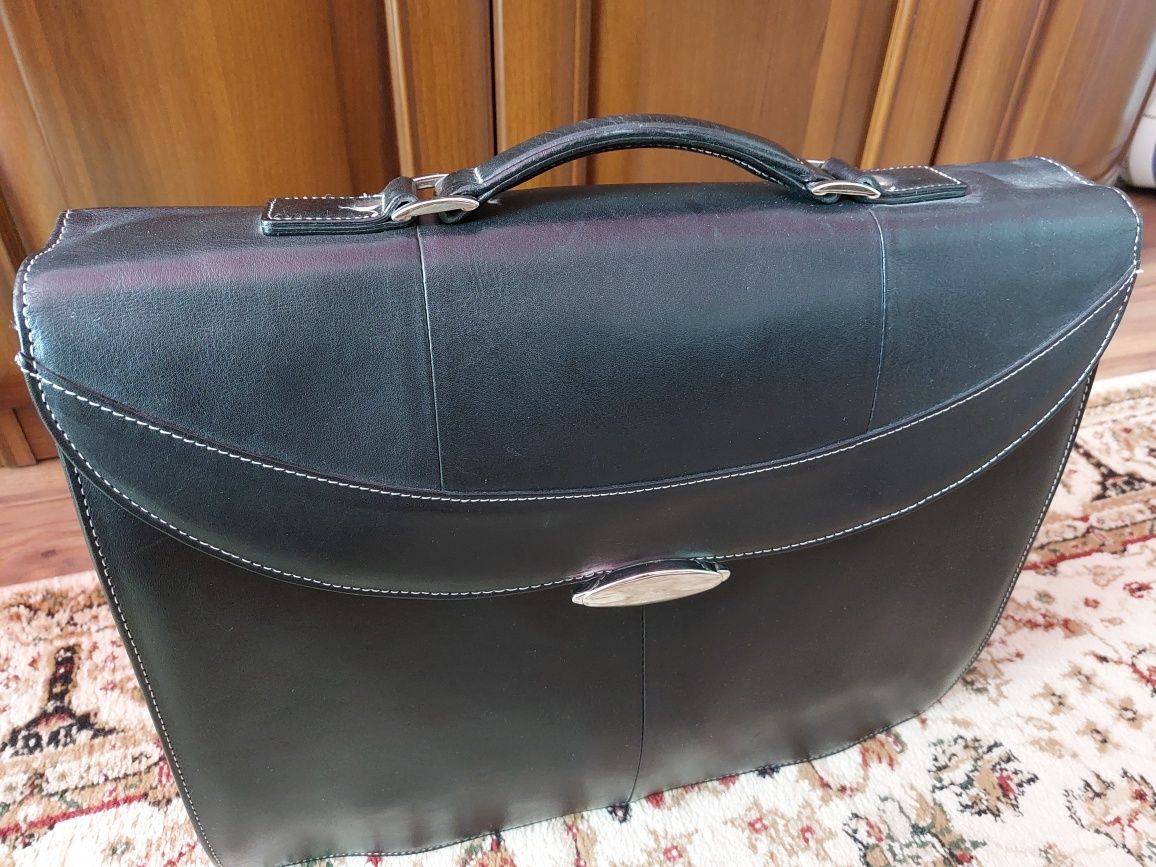 Представительный деловой портфель,  сумка для бумаг и ноутбука