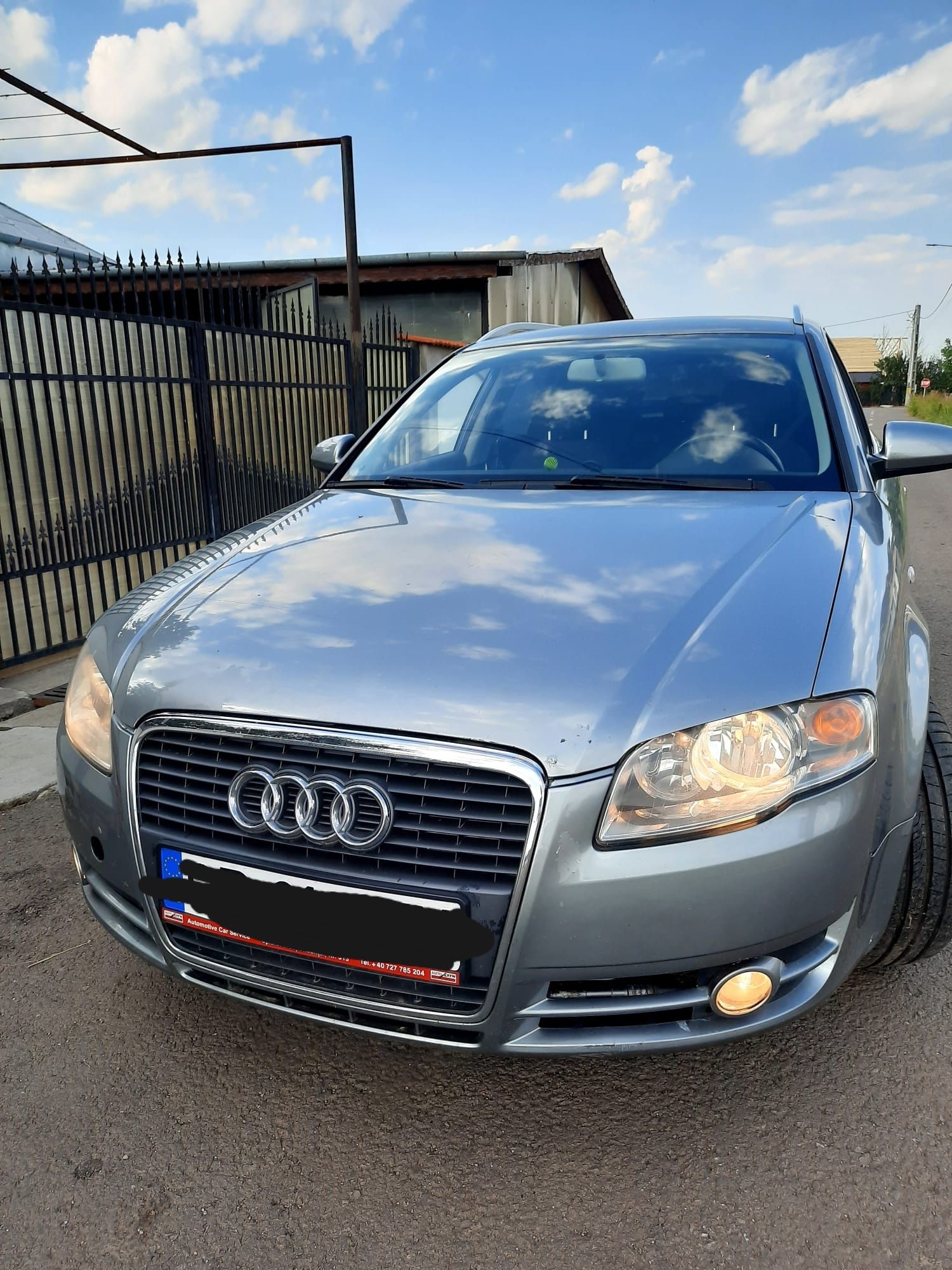 Dezmembrez Audi A4 b7 2.0 TDI BLB