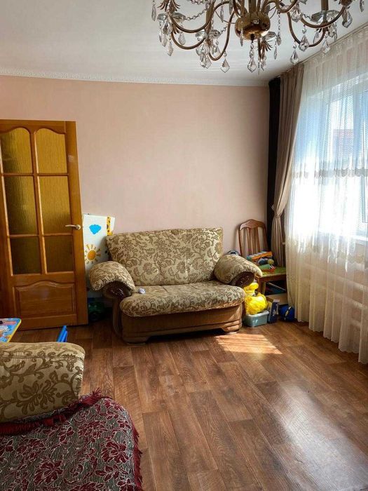 3-х комнатная квартира в р-не маг Караван