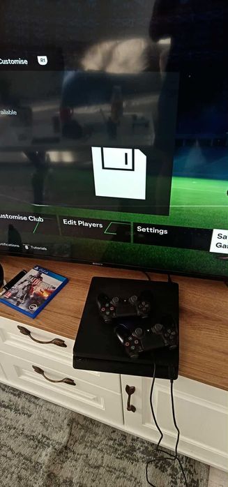 ПС4 конзола с два джойстика