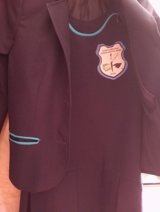 Vând uniforma școala 12 fetiță cls 1-4