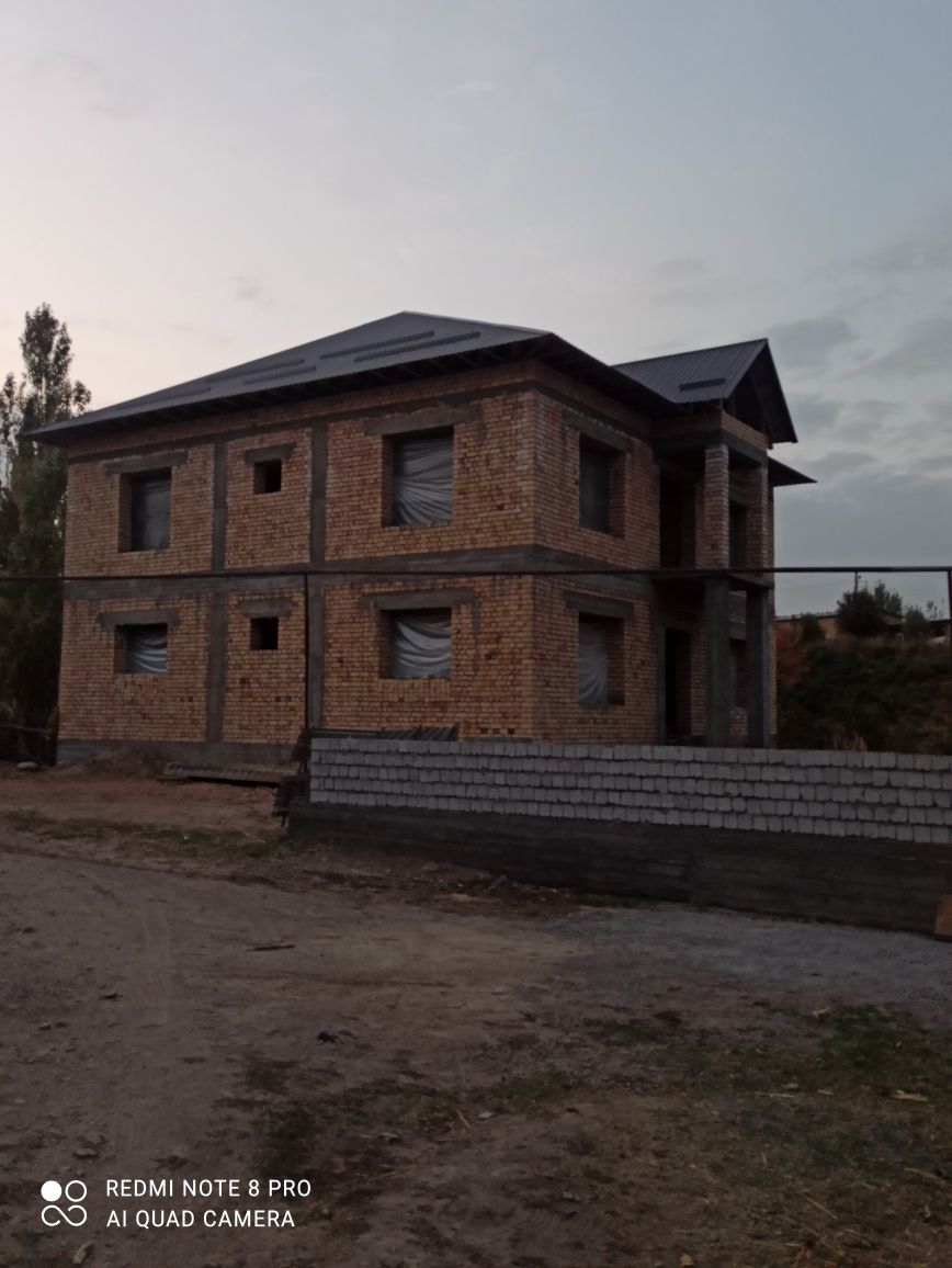 Uy karobka sotiladi srochno Parkent tumani Shampanda Soqoqdan 3,5 k