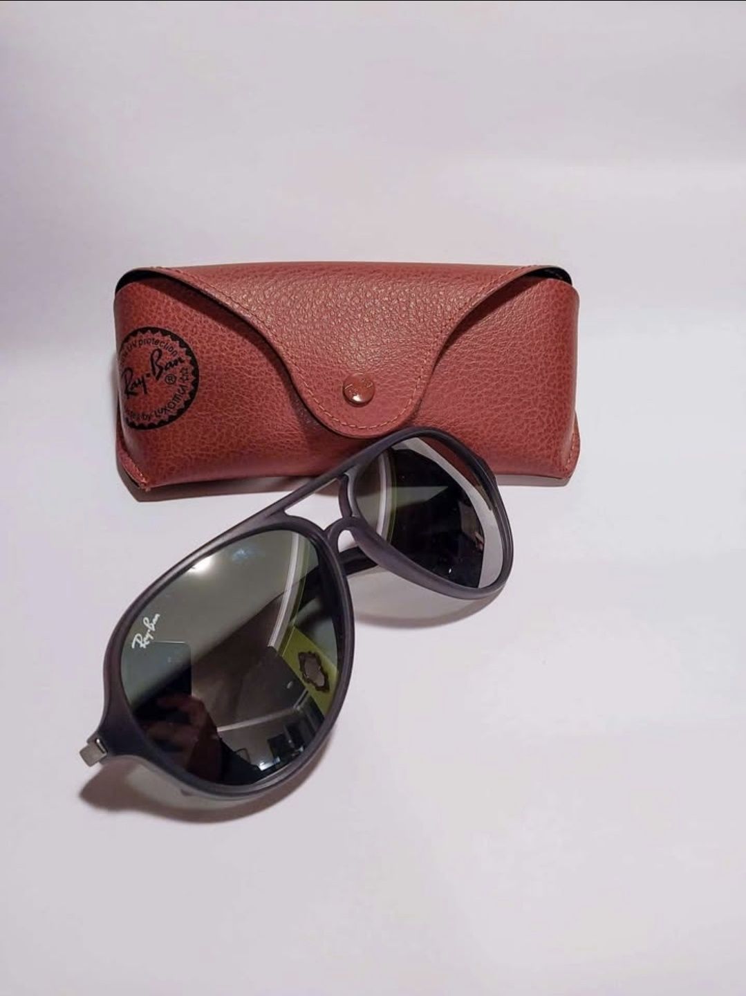Продавам слънчеви очила RAY-BAN