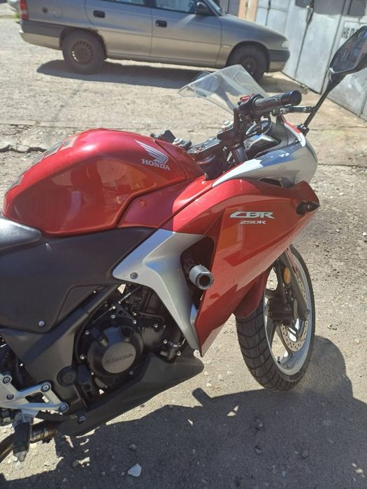 Мотор Hondra CBR 250R