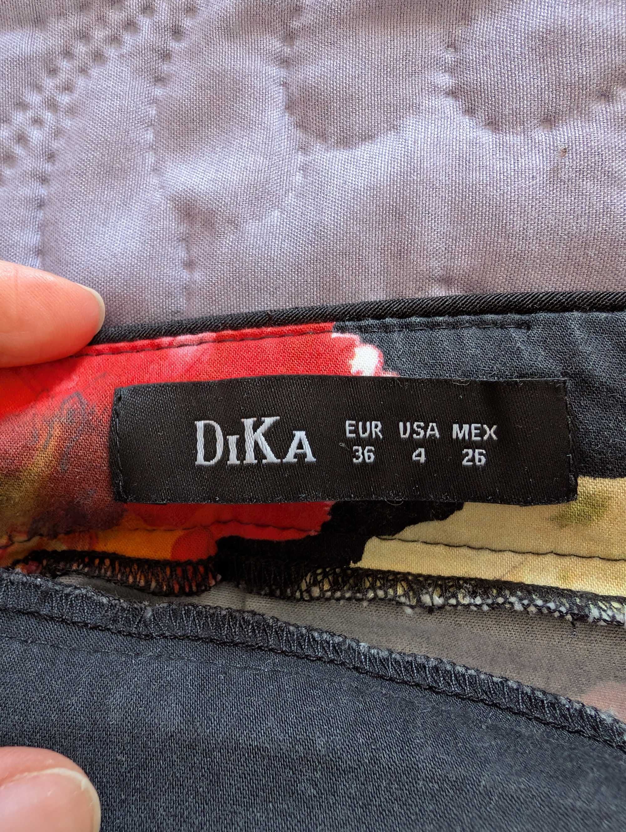 памучна пола DiKa с флорален мотив