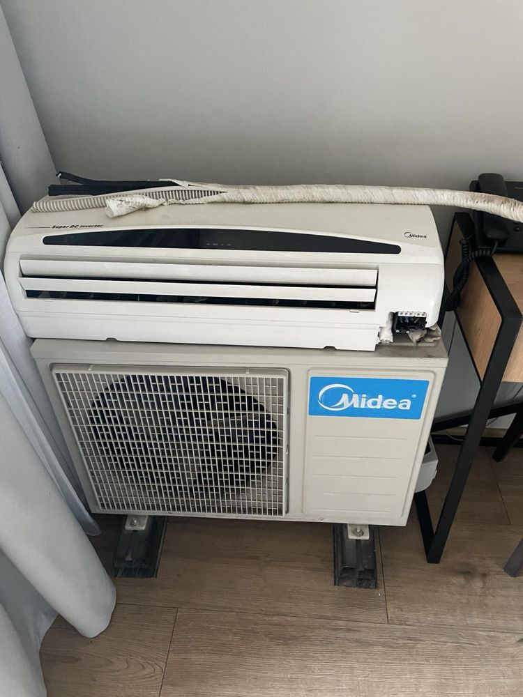 Климатици Midea 12 000 +стойка