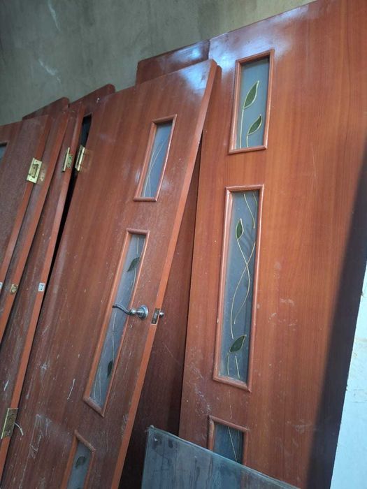 Продается двери межкомнатные и пластиковые двери для ванны и туалетов