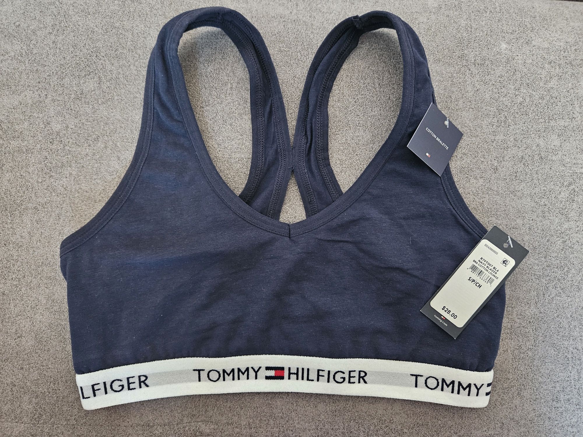 В наличии новый топ Tommy Hilfiger