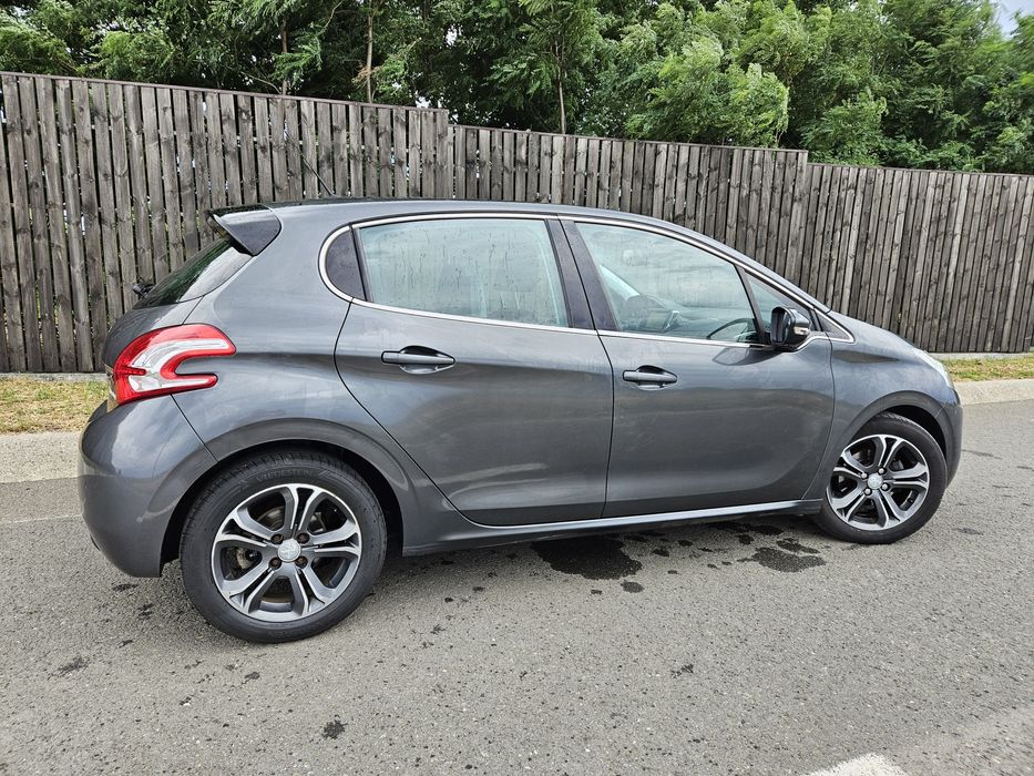 Peugeot 208 - 1.6 HDI - Impecabil